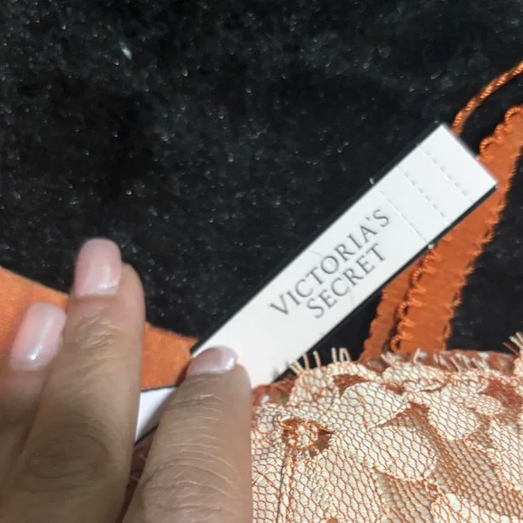 Victoria's Secret Lace Bra Set - Cream and Burnt Orange - Picture 2 of 4